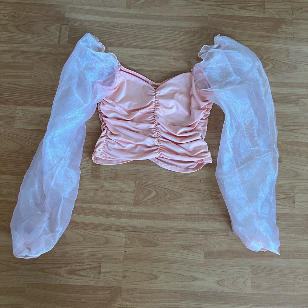 Beautiful puffy sleeve crop top